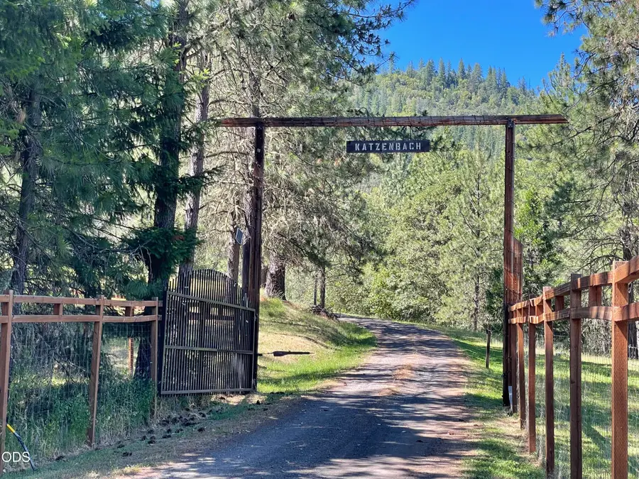 2640 Birdseye Creek Road, Gold Hill, OR 97525 - #2
