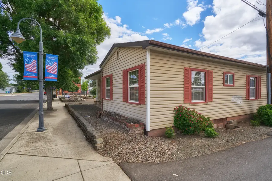 11 S Platt Avenue, Eagle Point, OR 97524 - #3