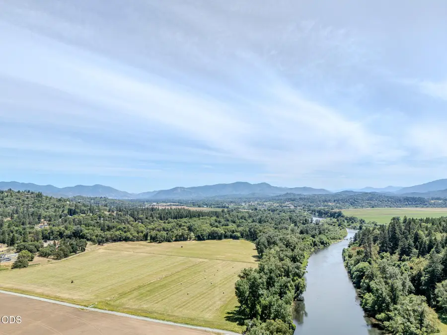 7833 Lower River Road, Grants Pass, OR 97526 - #3