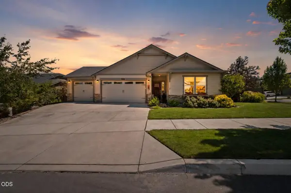 2462 SW 43rd Street, Redmond, OR 97756