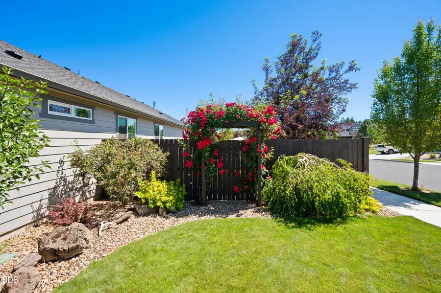 2462 SW 43rd Place, Redmond, OR 97756 - #3