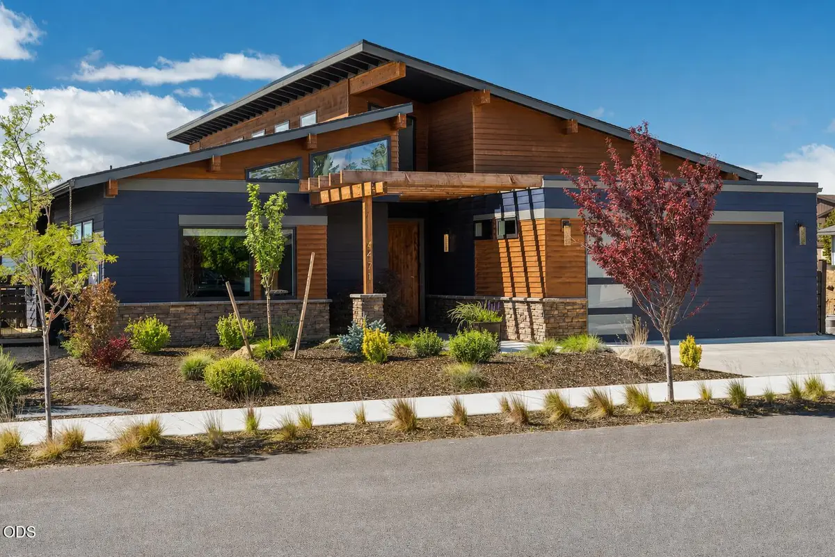 471 E Diamond Peak Avenue, Sisters, OR 97759 - #1