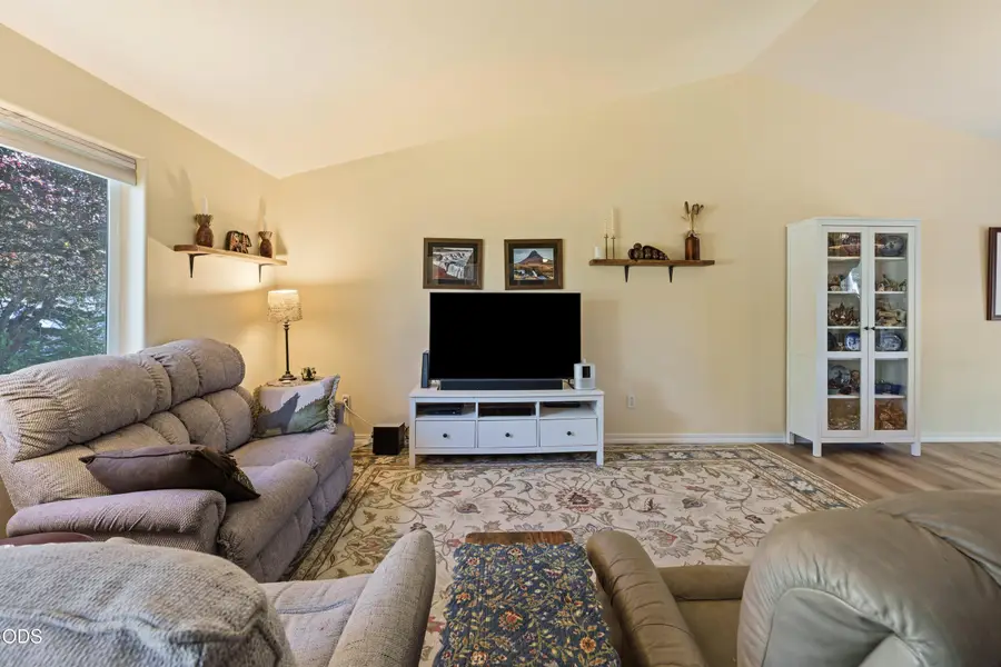 1425 SW 31st Street, Redmond, OR 97756 - #2