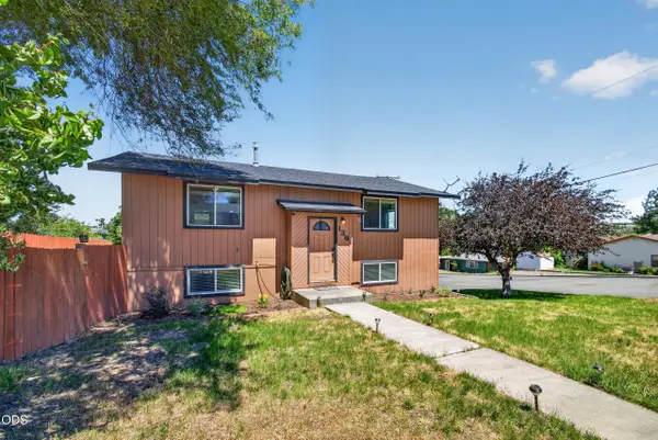 136 SE G Street, Madras, OR 97741
