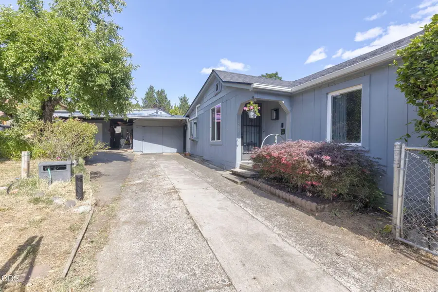 723 NE 12th Street, Grants Pass, OR 97526 - #2