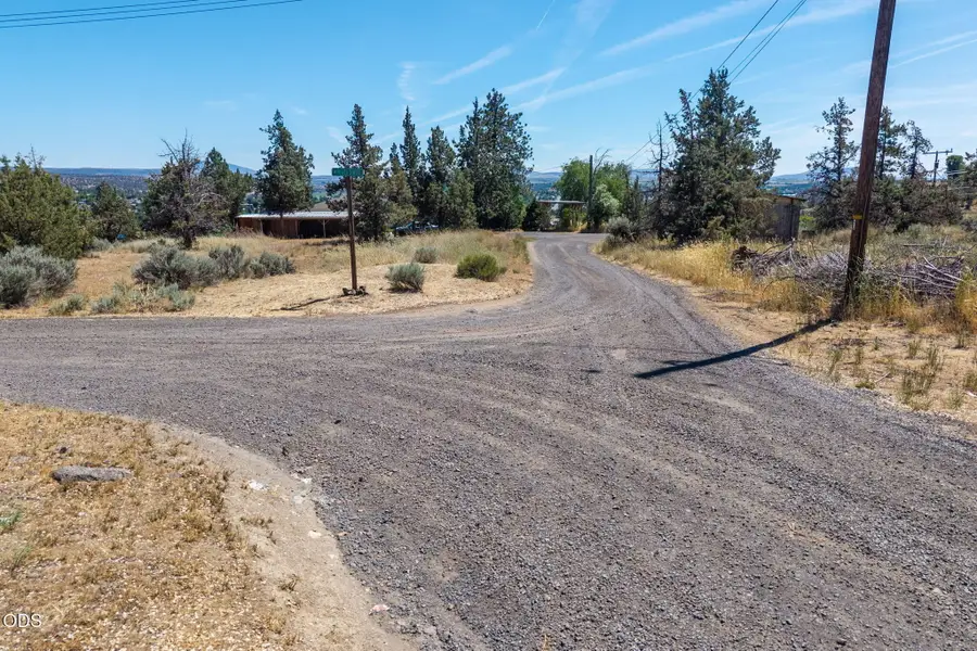 Hodges #Lot 700, Madras, OR 97741 - #3