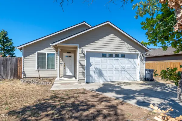 1005 N 10th Street, Central Point, OR 97502