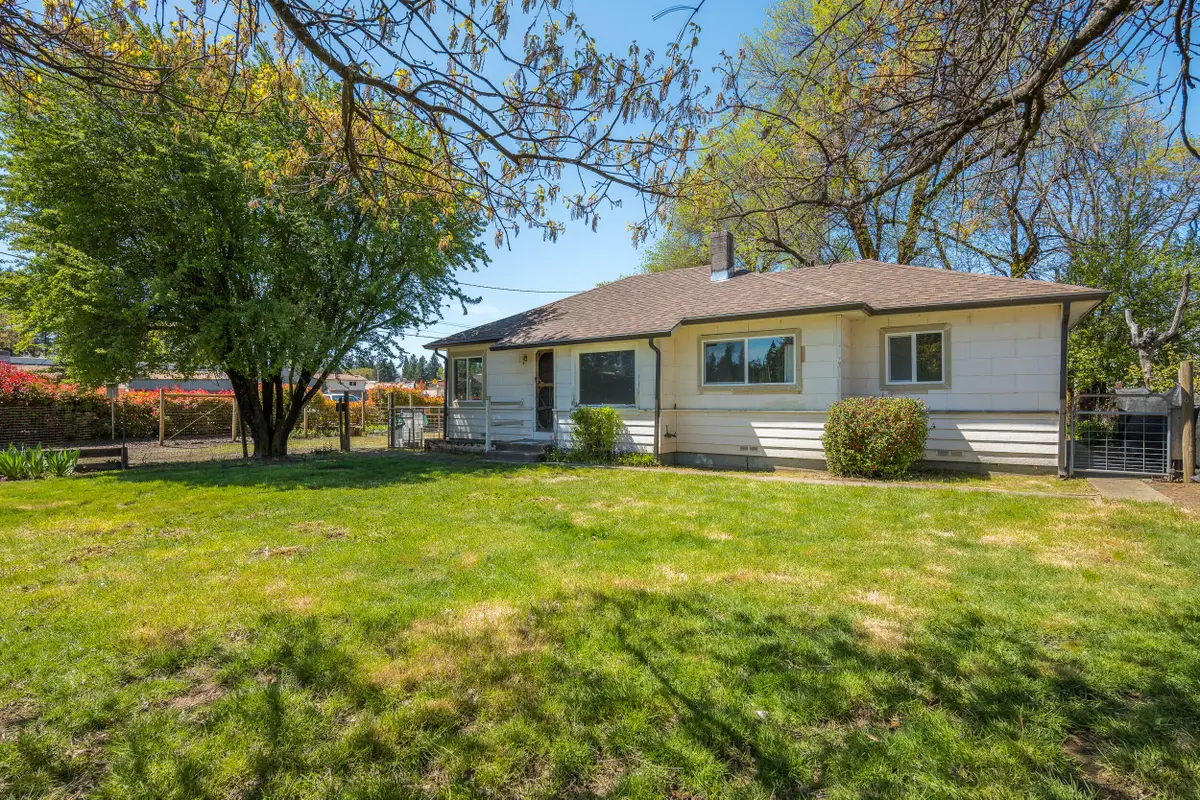 118 S Caves Avenue, Cave Junction, OR 97523 - #1