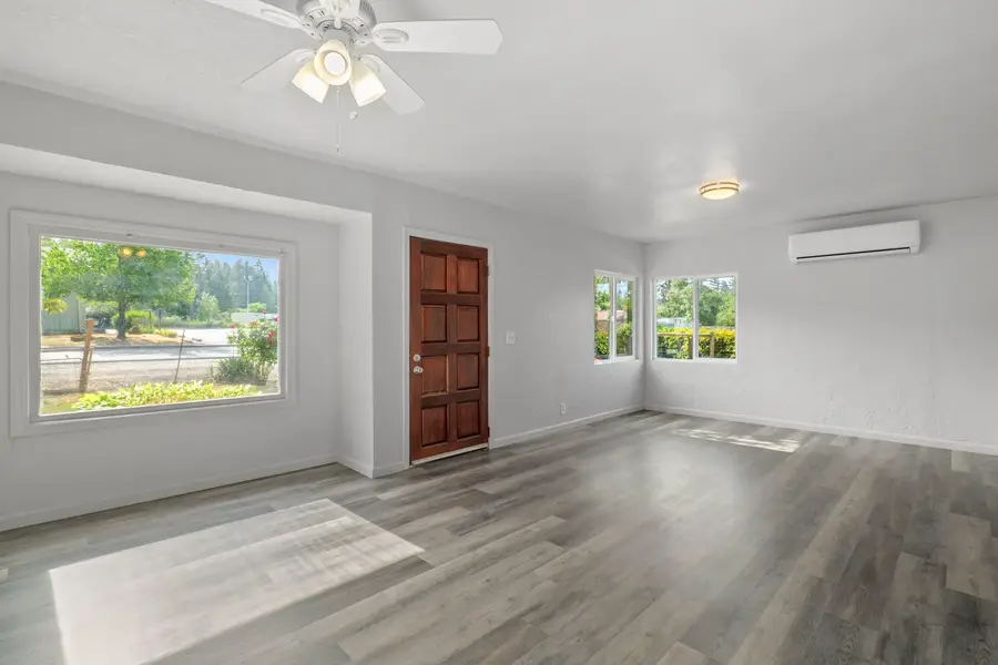 118 S Caves Avenue, Cave Junction, OR 97523 - #3