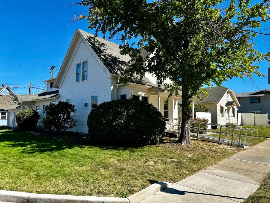 325 W 4th Street, Medford, OR 97501 - #2