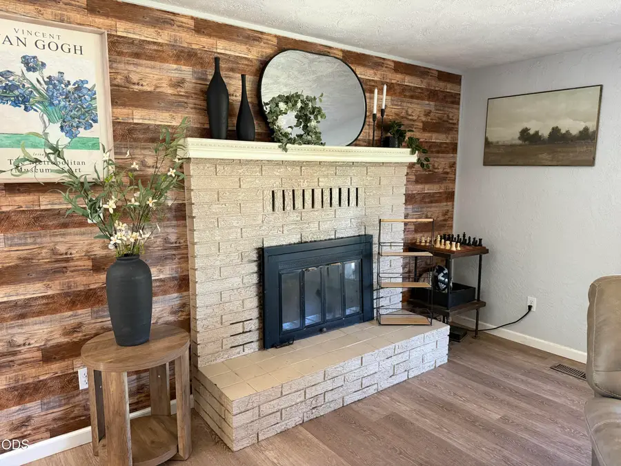 2661 Aztec Avenue, Medford, OR 97501 - #2