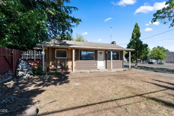1004 S Grape Street, Medford, OR 97501