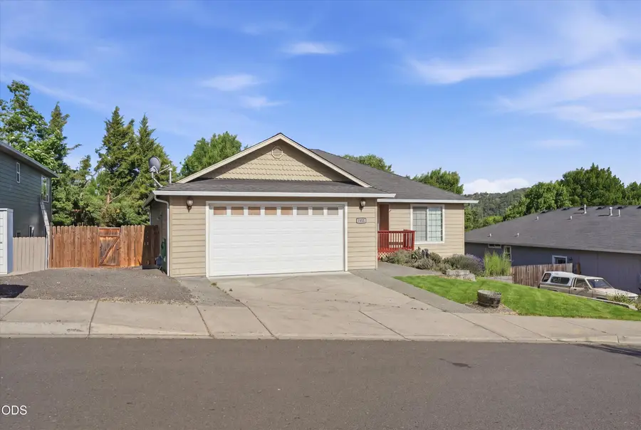 1056 Highlands Drive, Eagle Point, OR 97524 - #2
