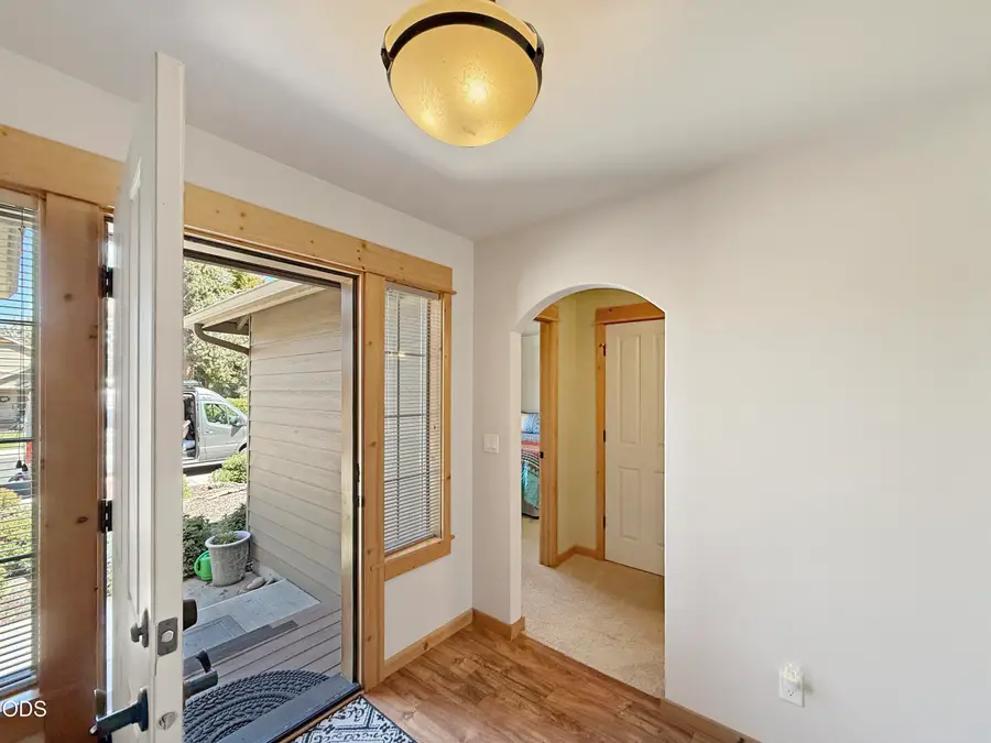 2021 SW 41st Street, Redmond, OR 97756 - #2
