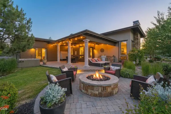 19372 Seaton Loop, Bend, OR 97702