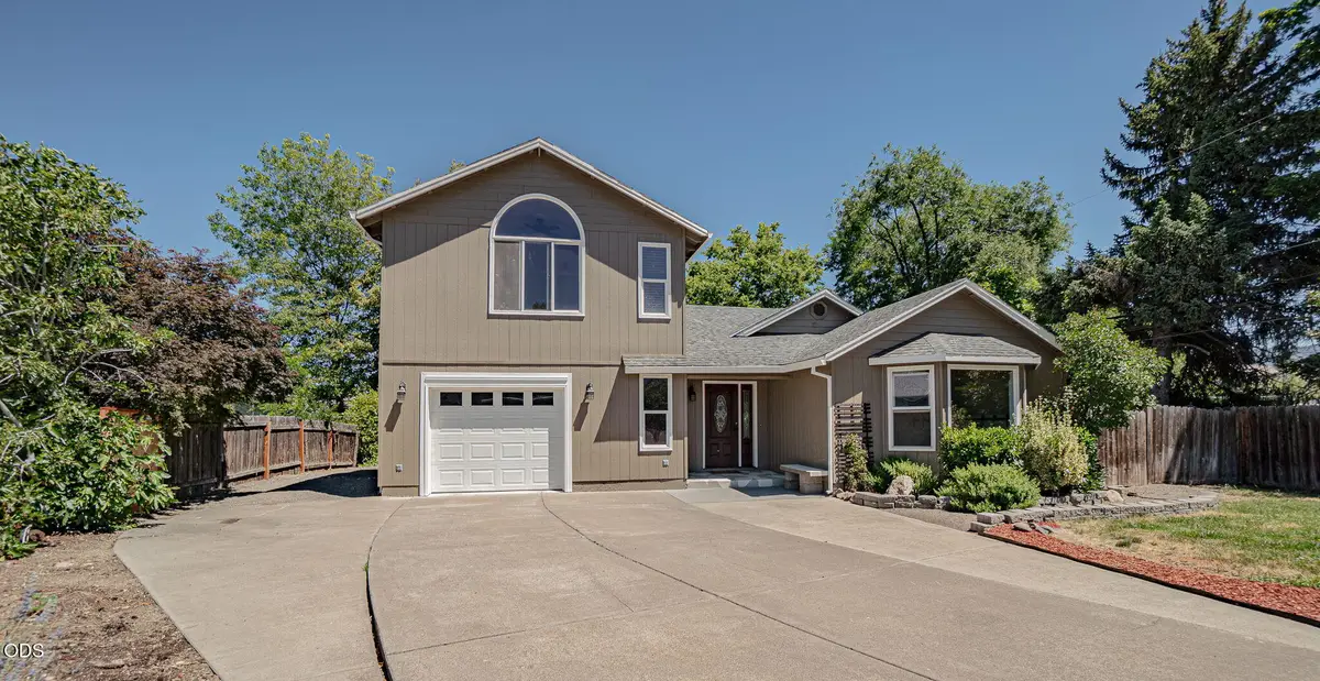171 Peggy Lane, Talent, OR 97540 - #1