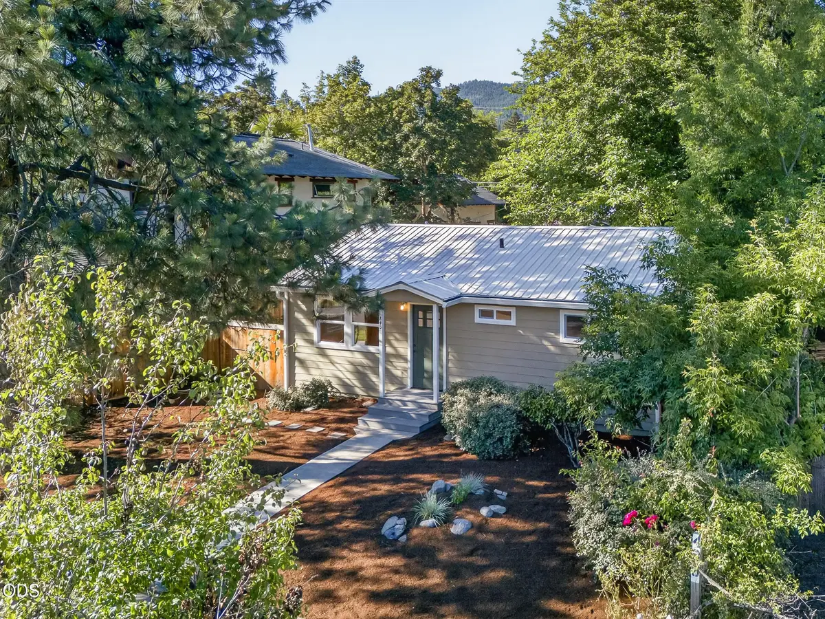 840 B Street, Ashland, OR 97520 - #1