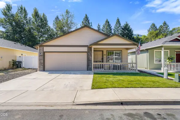 241 Westbrook Drive, Rogue River, OR 97537