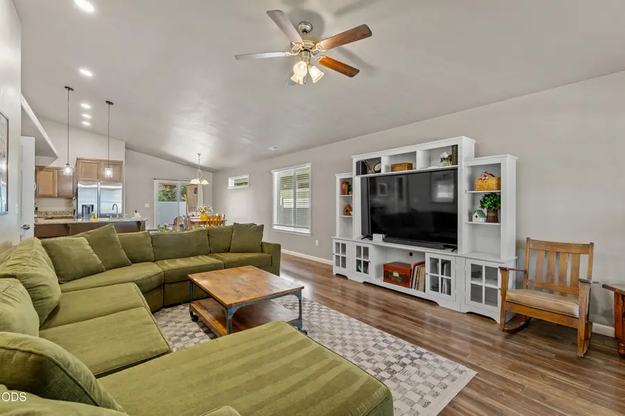241 Westbrook Drive, Rogue River, OR 97537 - #3