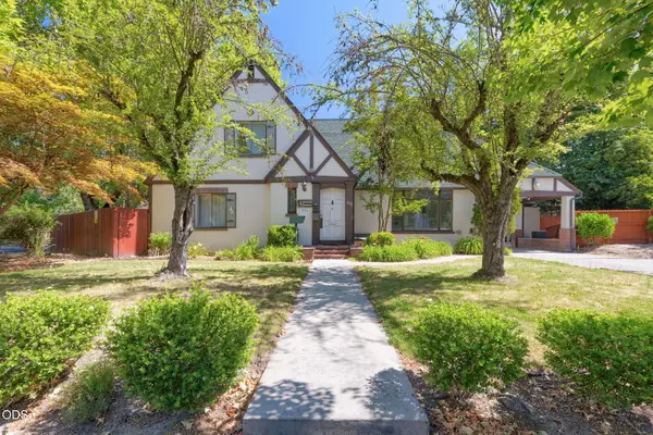 220 NW A Street, Grants Pass, OR 97526