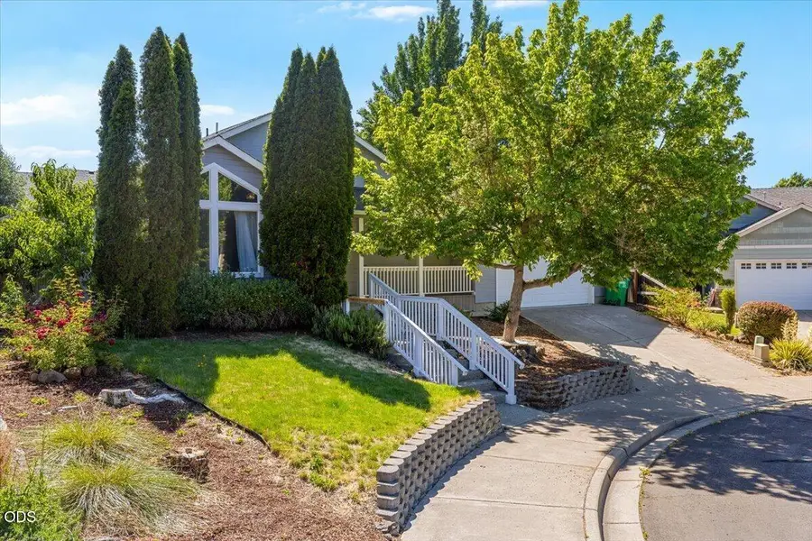17 Meadowfield Circle, Eagle Point, OR 97524 - #2