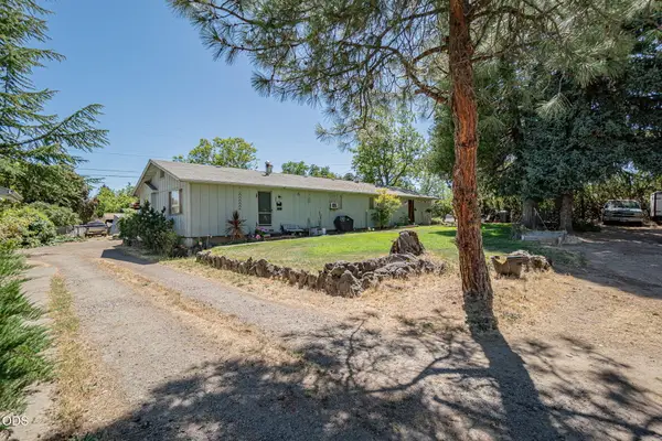 450 Grand Avenue, Central Point, OR 97502