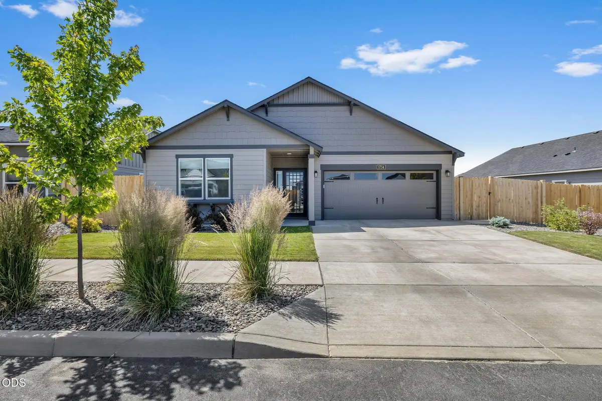 1734 NW Varnish Avenue, Redmond, OR 97756 - #1