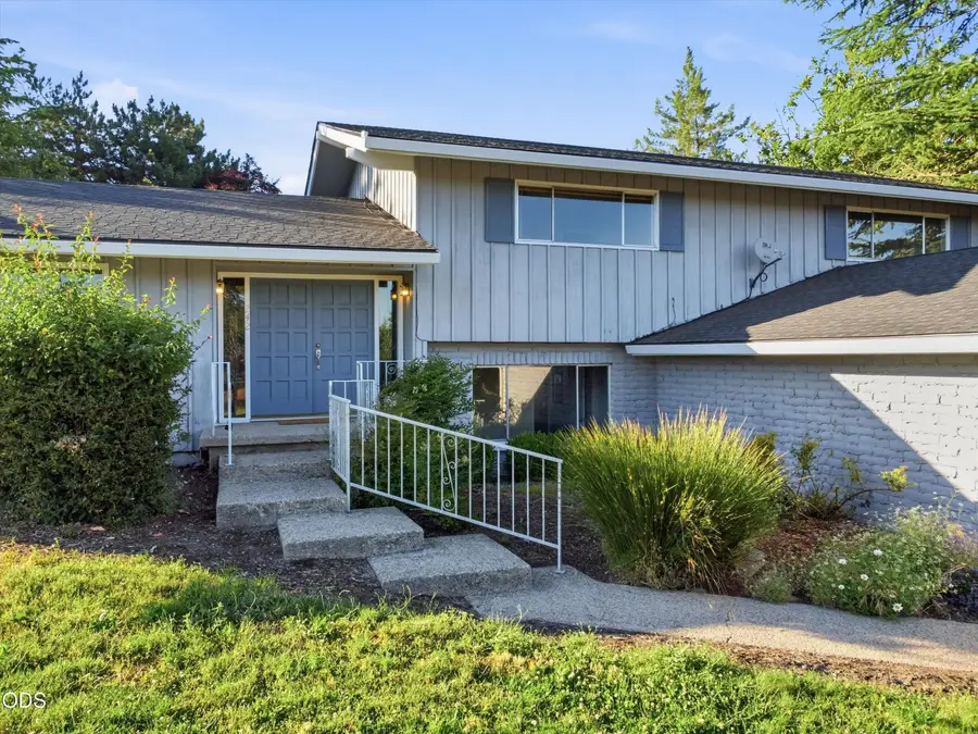 242 Yale Drive, Medford, OR 97504 - #2