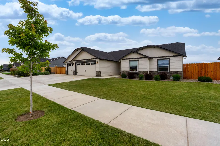 3375 NW Canyon Drive, Redmond, OR 97756 - #3