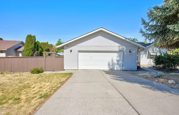854 SW 23rd Court, Redmond, OR 97756