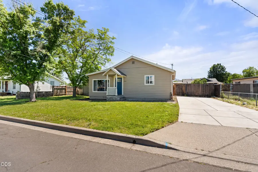 2540 Tennessee Drive, Medford, OR 97501 - #2