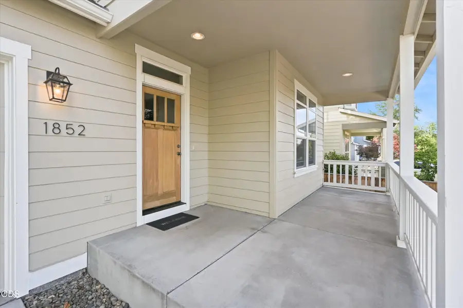 1852 Summer Place, Talent, OR 97540 - #2