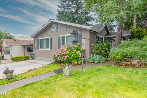 219 NW Creekside Drive, Grants Pass, OR 97526