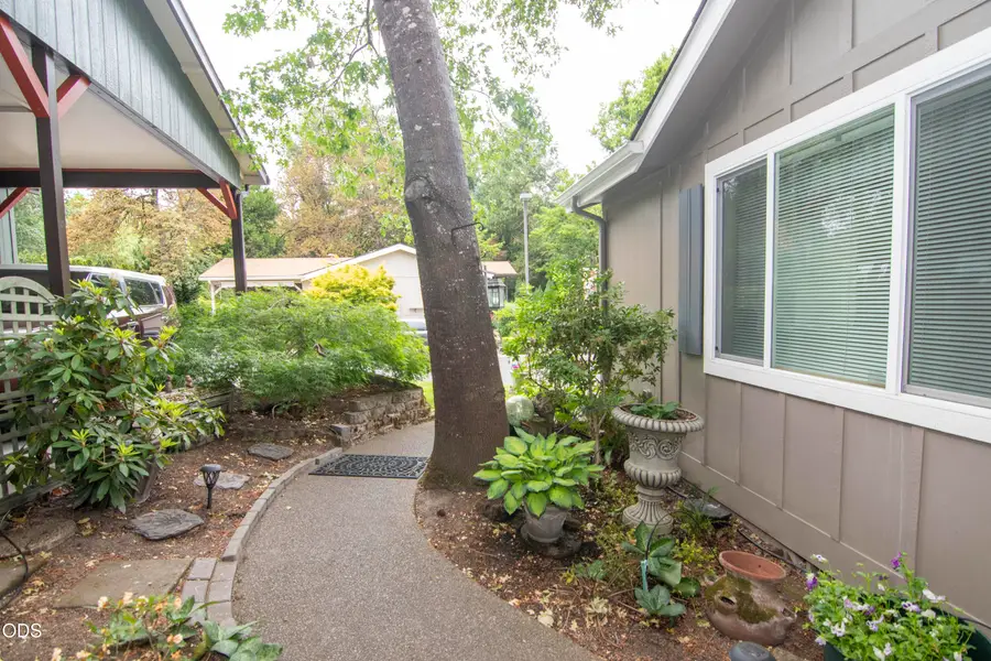 219 NW Creekside Drive, Grants Pass, OR 97526 - #3