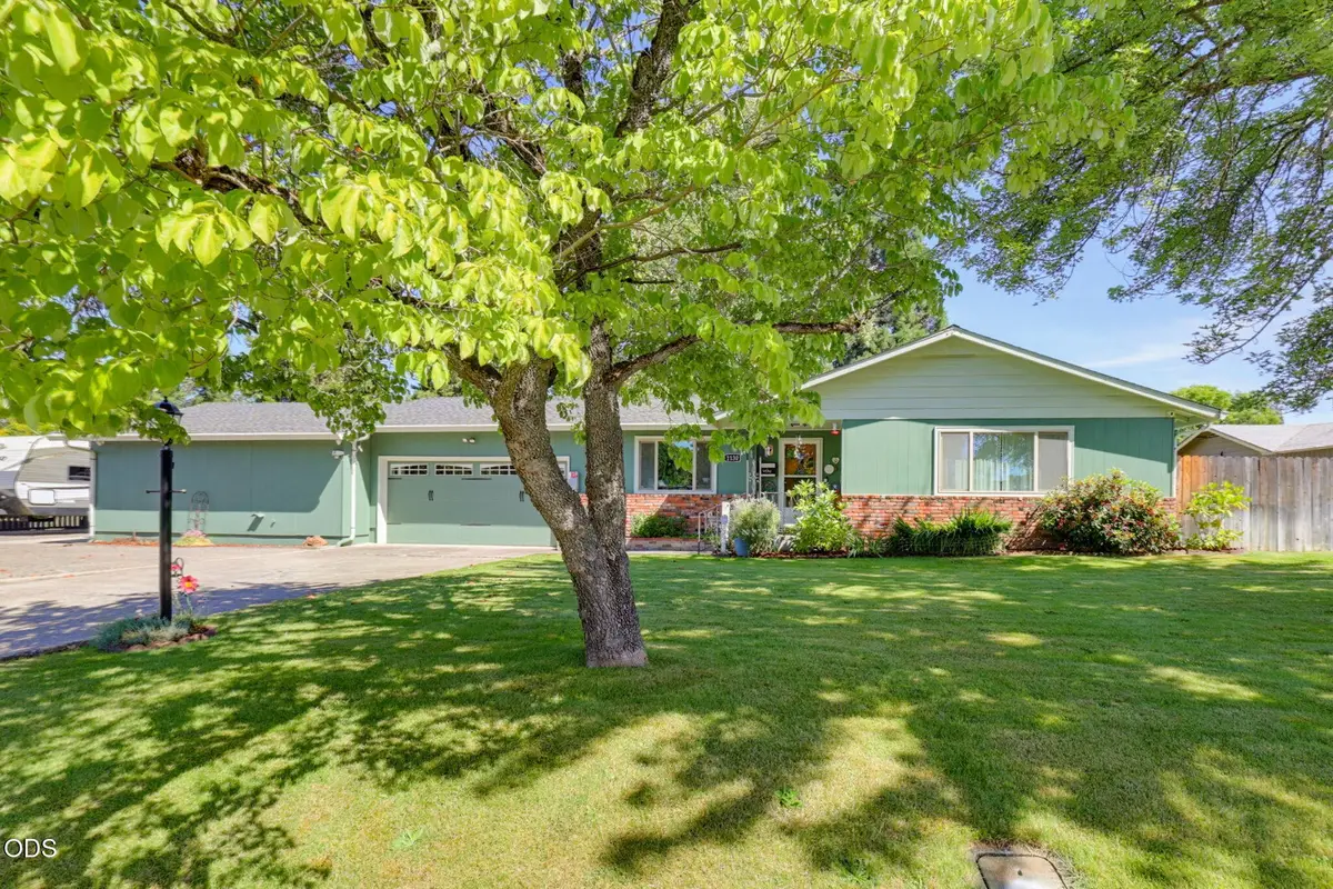 1130 Crest Drive, Central Point, OR 97502 - #1