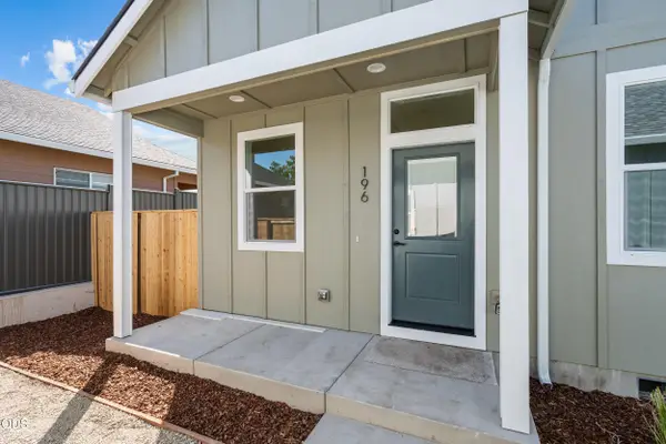 196 Gangnes Drive, Talent, OR 97540