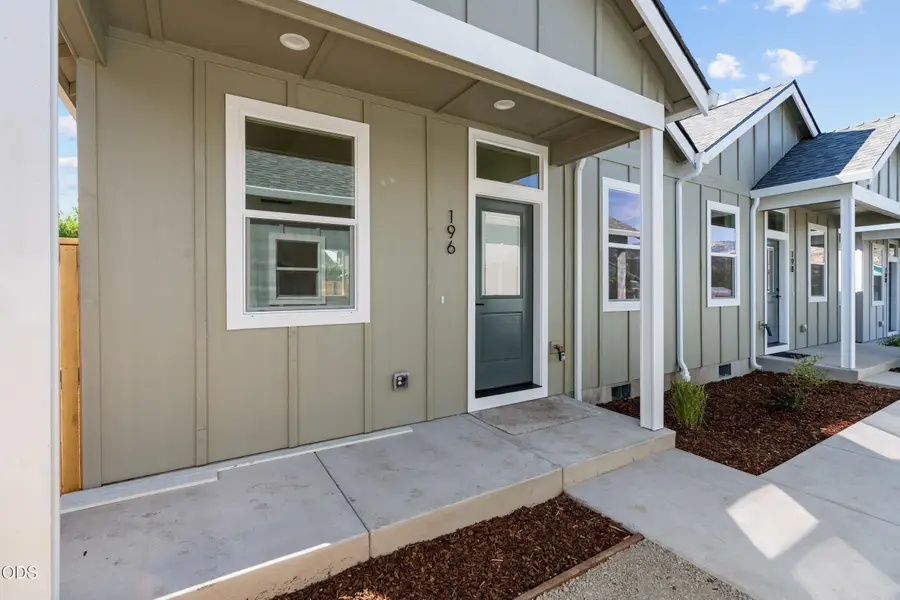 196 Gangnes Drive, Talent, OR 97540 - #2