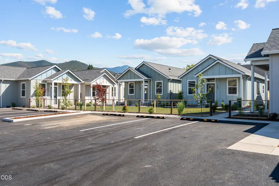 206 Gangnes Drive, Talent, OR 97540 - #2