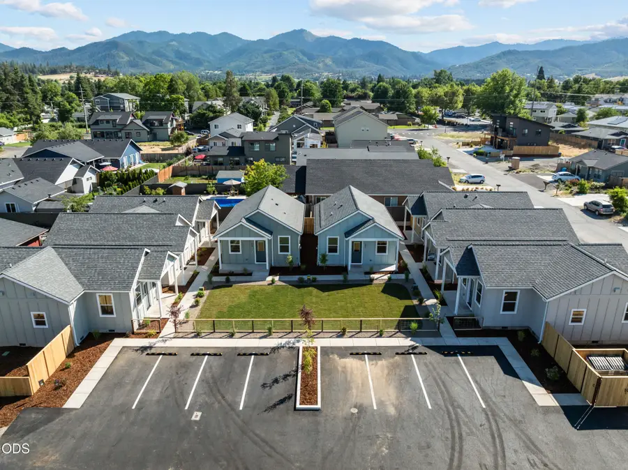 206 Gangnes Drive, Talent, OR 97540 - #3