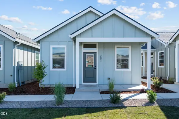 202 Gangnes Drive, Talent, OR 97540