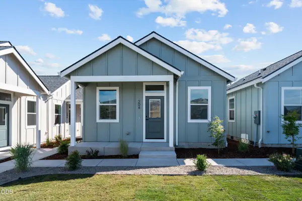 204 Gangnes Drive, Talent, OR 97540