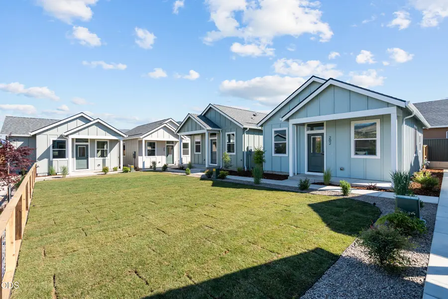 204 Gangnes Drive, Talent, OR 97540 - #3