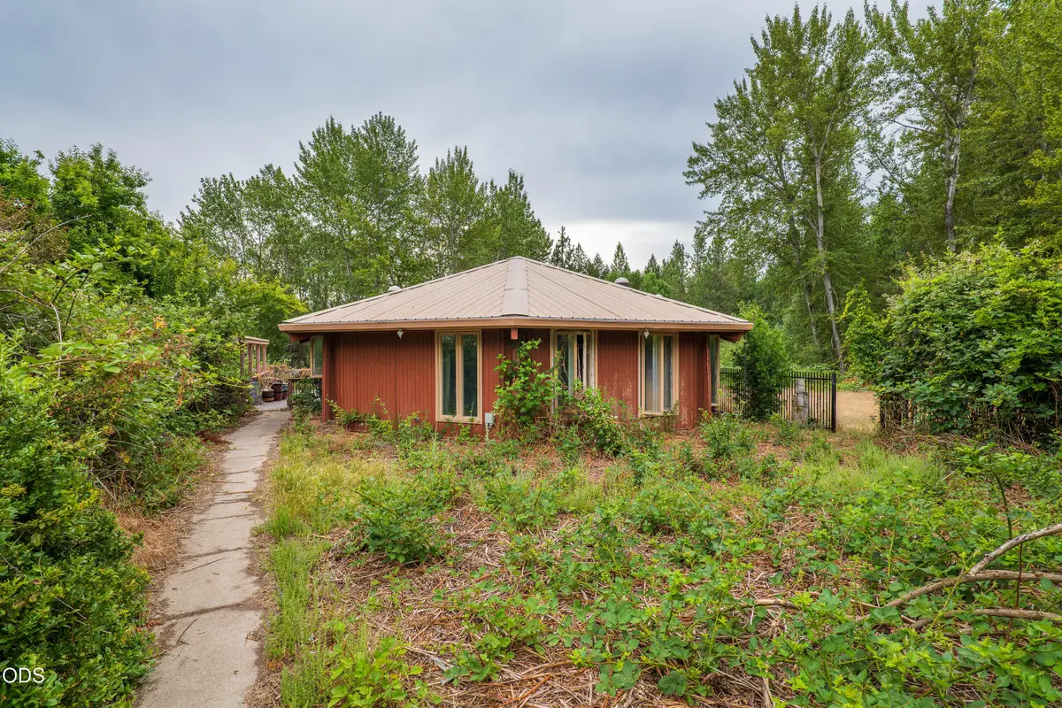 10216 W Evans Creek Road, Rogue River, OR 97537 - #1