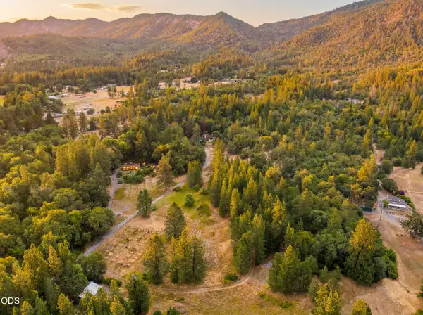 E Evans Creek Road #703, Rogue River, OR 97537