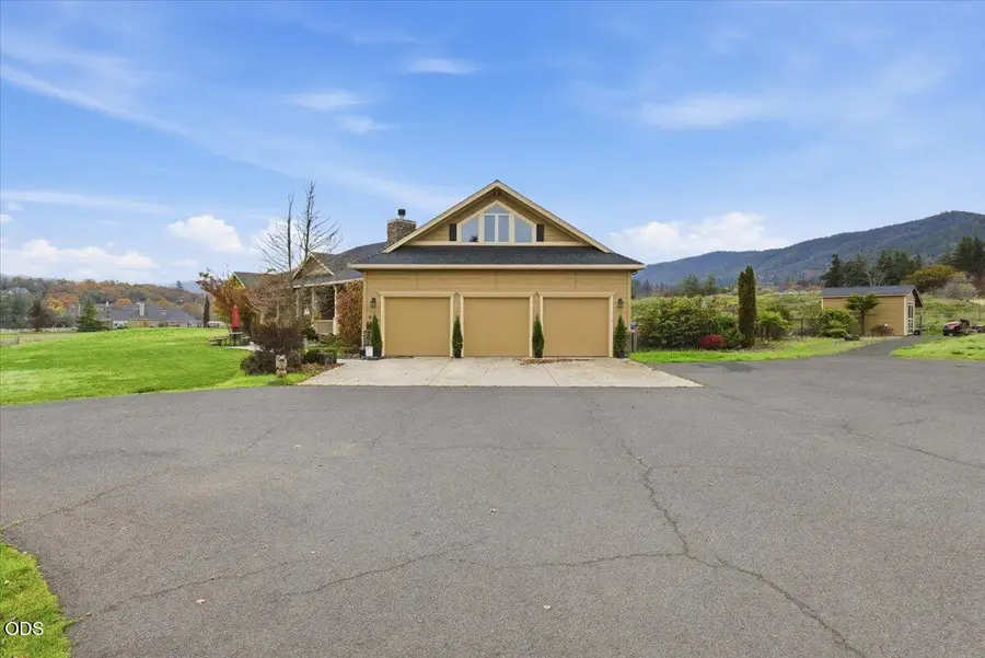 899 Old Stage Road, Medford, OR 97502 - #3