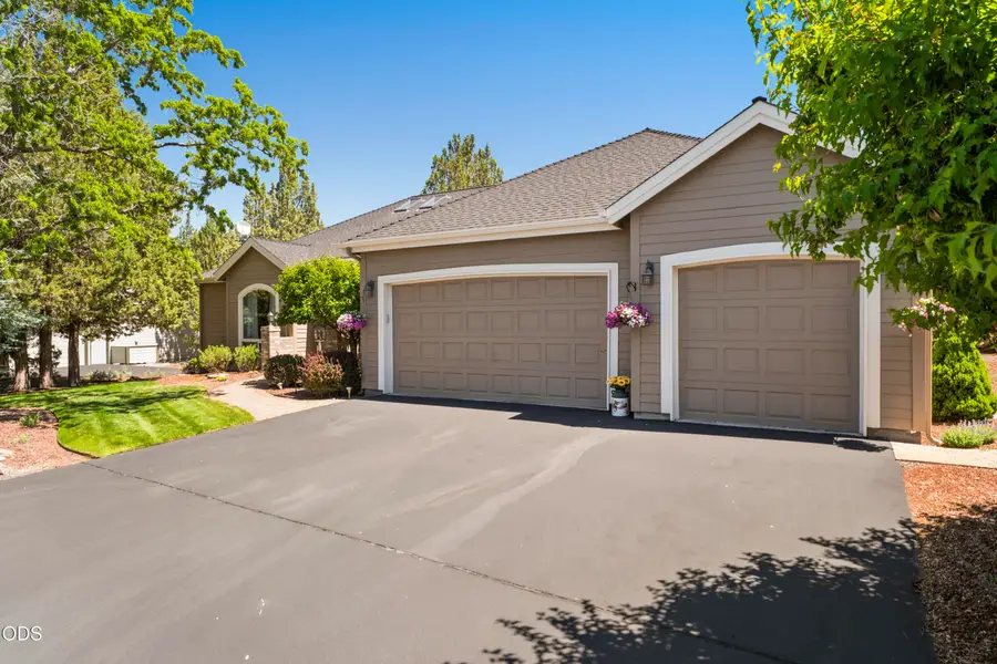880 Willet Lane, Redmond, OR 97756 - #2