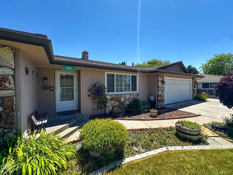3937 Rio Vista Way, Klamath Falls, OR 97603 - #2