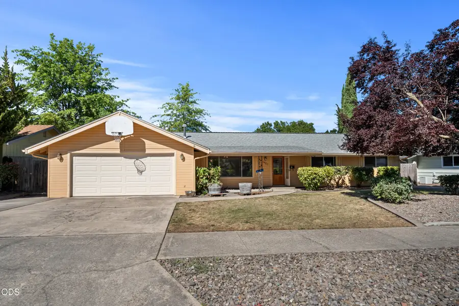 1467 Bluebonnet Avenue, Medford, OR 97504 - #3