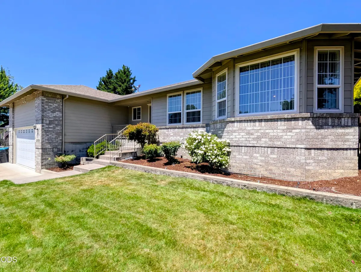 2749 Brookside Drive, Medford, OR 97504 - #1