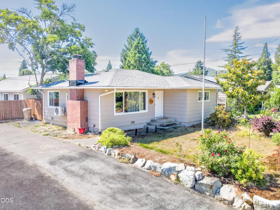 1224 SW Oak Street, Grants Pass, OR 97526 - #3